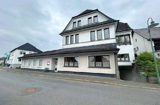 Haus kaufen in 59581 Warstein, Wohnen und Gewerbe kombiniert: Zweifamilienhaus mit separater Gewerbeeinheit im Herzen von Hir