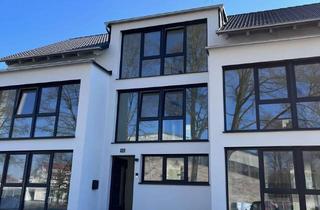 Haus mieten in Bebenhäuser Straße 1/2, 71034 Böblingen, Großes moderne Haus mit Garten und Garage zentral in Böblingen