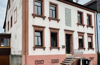 Anlageobjekt in 66557 Illingen, Interessantes Anlageobjekt in Illingen – Mehrfamilienhaus mit Charme und Perspektive
