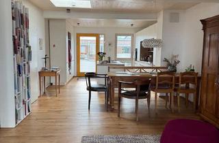 Wohnung kaufen in 91056 Erlangen, Erlangen - Großzügige 3 Zimmerwohnung im Holzhaus