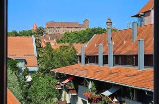 Wohnung kaufen in 90403 Nürnberg, Nürnberg - Wohlfühlen auf zwei Ebenen! Lichtdurchflutete Maisonettewohnung mit Burgblick und Tiefgaragenstellplatz.