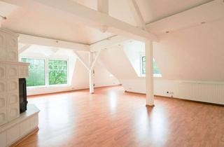 Wohnung kaufen in 58762 Altena, Historischer Charme trifft Moderne: Dachgeschosswohnung mit Kamin und Blick ins Grüne