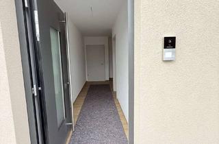 Wohnung kaufen in An Der Linde 2 a, 97616 Bad Neustadt, Attraktive, vermietete 2-Zimmer-Erdgeschosswohnung mit Balkon & Stellplatz in Bad Neustadt