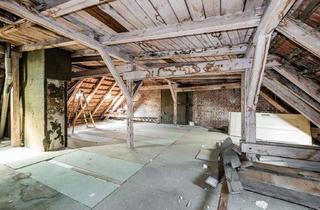 Wohnung kaufen in 12161 Friedenau, Altbau-Dachgeschoss mit bewilligtem Ausbaukonzept