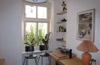 Wohnung kaufen in Savignyplatz, 10629 Charlottenburg, 2-Zi.-ETW: schön zentral ~ ruhig + grün -- top Lage Nähe Savignyplatz - Balkon -