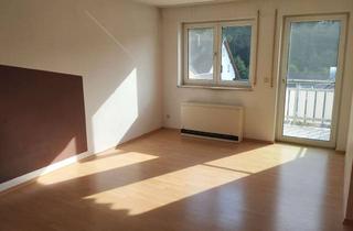 Wohnung kaufen in 91315 Höchstadt, Niedriges Hausgeld und sofort bezugsfrei! ! 3-Zimmer-Wohnung, Balkon und zusätzliches Dachstudio.