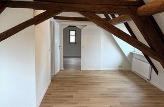 Wohnung mieten in Kelsterbacher Straße 22, 60528 Niederrad, Frisch renovierte 2-Zimmer-Dachgeschosswohnung mit neuer Einbauküche in Frankfurt-Niederrad