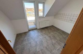 Wohnung mieten in Bahnhofstraße 63, 04720 Döbeln, Kleine zentrumsnahe 2-Raum-Wohnung mit Balkon im Dachgeschoss