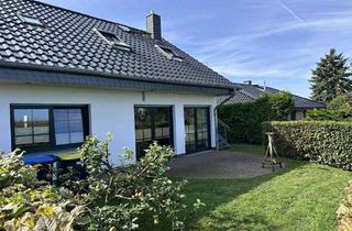 Einfamilienhaus kaufen in 17192 Schloen, Einfamilienhaus mit Einliegerwohnung und idyllischem Grundstück in ruhiger Ortsrandlage und Blick au