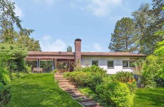 Haus kaufen in 91054 Sieglitzhof, Traumhafter Ausblick! Bungalow mit Einliegerwohnung in erstklassiger Lage von Erlangen-Sieglitzhof