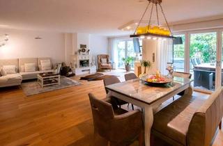 Villa kaufen in 40885 Ratingen, Moderne Landhausvilla mit Charme und Komfort