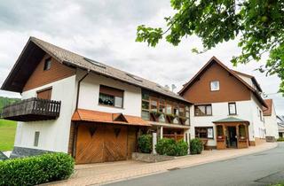 Haus kaufen in 36275 Kirchheim, Großzügiges Zweifamilienhaus – viel Platz und Zukunftspotenzial für Ihre Wohnideen