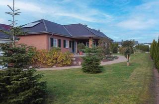 Haus kaufen in 17207 Röbel, Hochwertiger 4-Zimmer-Bungalow mit 2 Garagen auf großem Grundstück in Röbel (Müritz)