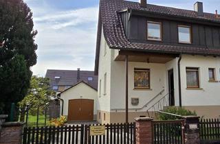 Doppelhaushälfte kaufen in 71272 Renningen, Charmante Doppelhaushälfte mit 3 Zimmern, Garten, Terrasse, Balkon und Garage sucht neue Familie!