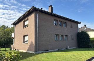 Haus kaufen in 32791 Lage, Zweifamilienhaus mit Garage und Pkw-Stellplätzen in Lage