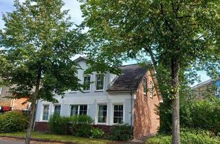Haus kaufen in 25524 Itzehoe, Stadtnah gelegenes Zweifamilienhaus mit kleinem Nebengebäude in Itzehoe zu verkaufen
