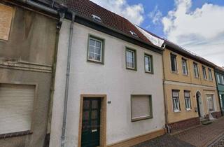 Reihenhaus kaufen in 06800 Jeßnitz, Handwerkerobjekt in Jeßnitz – Reihenhaus mit ausbaufähigem Dachgeschoss