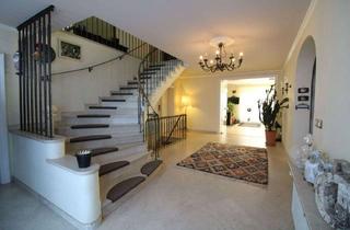 Anlageobjekt in 24232 Schönkirchen, Großes Einfamilienhaus mit 70er Jahre Charme in toller Lage sucht neue Eigentümer mit Vision