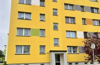 Wohnung mieten in Adolf-Damaschke-Str. 89, 08606 Oelsnitz, 3-Raum-Wohnung mit Balkon und Einbauküche