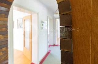 Haus kaufen in 85221 Dachau, DACHAU - VIEL POTENTIAL Geräumiges EFH mit Doppelgarage, Werkstatt, etc.