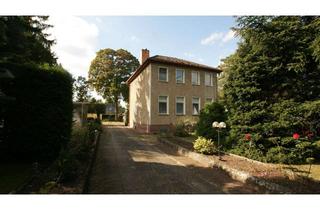 Haus kaufen in 15370 Petershagen, Viel Platz, viel Potenzial für Ihre Ideen: Großes Baugrundstück mit Zweifamilienhaus und Baureserve!