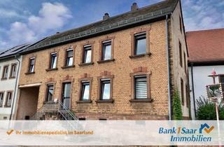 Einfamilienhaus kaufen in 66459 Kirkel, Gepflegtes Zweifamilienhaus mit Nebengebäude, Garten und Garagen zentral gelegen in Kirkel-Limbach