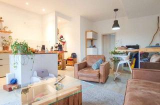 Anlageobjekt in 12527 Berlin, Stilvoller Dachgeschoss-Traum mit zwei Dachterrassen – bezugsfreie 2-Zimmer-Wohnung in Berlin-Grünau