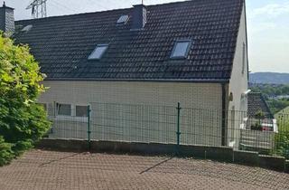 Wohnung kaufen in 42111 Wuppertal, Wuppertal - Helle 1,5 Zimmer Dachgeschoss-Wohnung mit Garage und Grillplatz