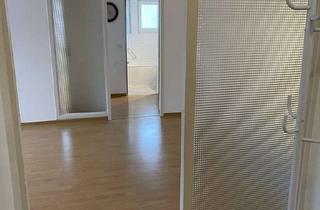 Wohnung mieten in 71032 Böblingen, Apartment with 4 rooms, near Panzerkaserne / Schöne 4-Zimmer-Wohnung mit Balkon und EBK in Böblingen