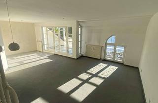 Wohnung mieten in 53115 Poppelsdorf, Helle 2-Zimmer-Dachgeschosswohnung mit Dachterrasse & Spitzboden in Bonn-Poppelsdorf