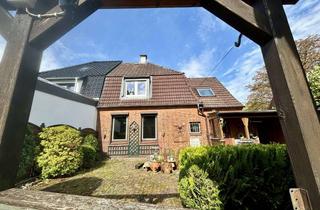 Haus kaufen in Holsatenring 25, 24539 Wittorf, Handwerker aufgepasst!! Teilmodernisierte DHH auf großem Grundstück m. Garage (RÖMBKE IMMOBILIEN KG)