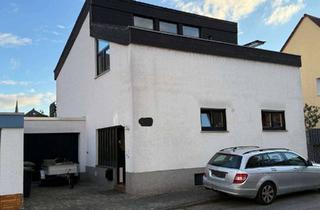Einfamilienhaus kaufen in 68519 Viernheim, Freistehendes Einfamilienhaus mit vermieteter Einliegerwohnung in zentraler Lage von Viernheim