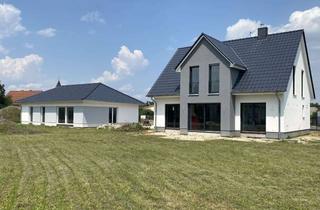 Einfamilienhaus kaufen in Ponnsdorfer Weg, 03249 Sonnewalde, Exklusives Generationenobjekt in Münchhausen: Bungalow + modernes Einfamilienhaus auf 1.812 m² Grund