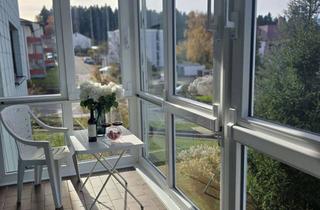 Wohnung kaufen in 78713 Schramberg, 4-Zimmer-Wohnung mit Wintergarten, Garage und Aufzug und Traumaussicht auf dem Sulgen zu verkaufen