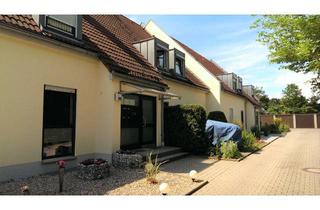 Wohnung mieten in Carl-Spitzweg-Straße 103, 90768 Oberfürberg, Helle 2-Zi.-Dachgeschoss-Whg. 1. OG, Loggia, Einbauküche, in Fürth, 16 qm Keller, Duplexparker