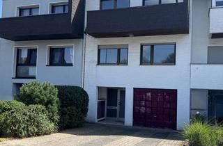 Haus kaufen in 42799 Leichlingen, Sanierungsbedürftiges RMH mit S-O Garten, 2 Balkonen & Einzelgarage/ traumhafte Lage von Leichlingen