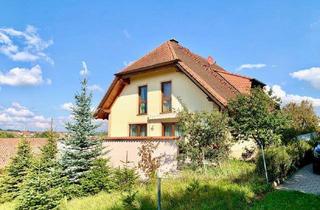 Einfamilienhaus kaufen in 91315 Höchstadt, Höchstadt a.d.Aisch - Wohnen im Grünen: Großzügiges Einfamilienhaus mit vielseitigen Nutzungsmöglichkeiten, separatem Wellnessbereich und herrlichem Weitblick