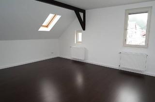 Wohnung kaufen in 73728 Esslingen, Esslingen am Neckar - Charmante 2-Zimmer-Dachgeschosswohnung mitten in Esslingen a. N.