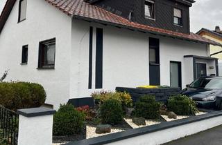 Haus kaufen in 63688 Gedern, Gedern - Zweifamilienhaus mit Einliegerwohnung in Stadt Gedern