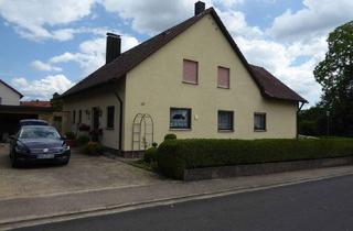 Haus kaufen in 91628 Steinsfeld, Steinsfeld - Top gepflegtes Zweifamilienhaus mit Garage, Nebengebäude und herrlich angelegtem Garten, ca. 7km nordöstlich von Rothenburg