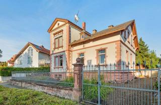 Haus kaufen in 64521 Groß-Gerau, Rohdiamant mit riesigem Potential und wertvollen historischen Details in zentraler Lage