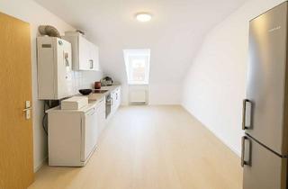 Wohnung mieten in Würzburger Straße 42, 90766 Fürth, Helle 2-Zimmer-Dachgeschosswohnung - Erstbezug nach Renovierung