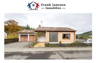 Haus kaufen in 54584 Jünkerath, Freistehendes Ein-/Zweifamilienhaus in Jünkerath - Balkon mit Weitblick - Doppelgarage