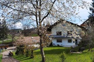 Wohnung kaufen in 79271 St. Peter, St. Peter - Hochwertig modernisierte Wohnung mit Hauscharakter großem Garten