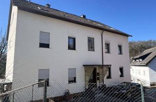 Wohnung kaufen in 35781 Weilburg, Gepflegte Doppelhaushälfte mit zwei Wohnungen und schönem Gartengrundstück in Weilburg - Ahausen