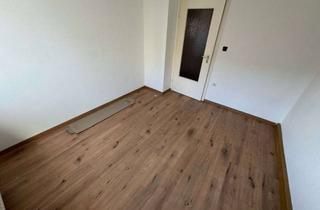 Wohnung mieten in 97631 Bad Königshofen, geräumige, renovierte 3-Zi-Whg. in ruhiger Lage mit Balkon