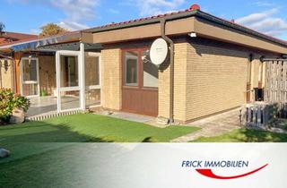 Haus kaufen in 23758 Oldenburg, Bungalow mit Garage und Carport