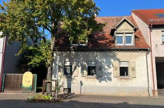 Haus kaufen in 76676 Graben-Neudorf, Zweifamilienhaus im Dornröschenschlaf und Grundstück mit Potenzial! Bebauung in 2. Reihe denkbar