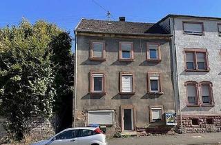 Haus kaufen in 66133 Saarbrücken, Gemütliches 2-3 Familienhaus mit Garten mit viel Potential in Scheidt