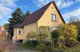 Haus kaufen in 01640 Coswig, Haus mit viel Potential und großem Grundstück wartet auf Sie.
